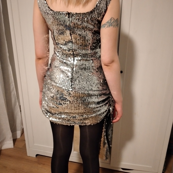 Silver sequin dress - Picture 4 of 5